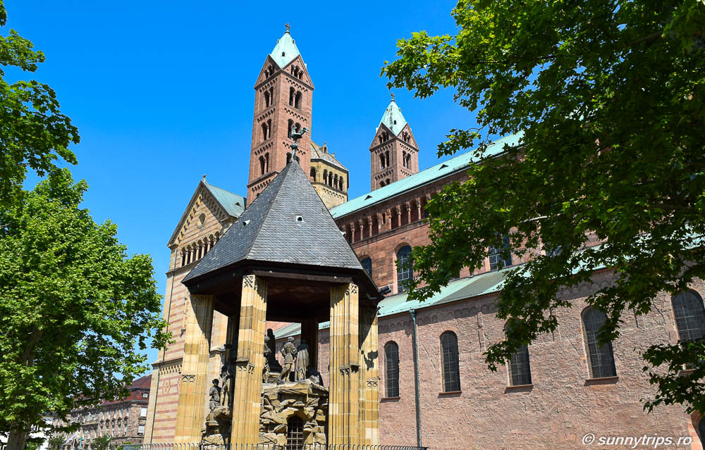 Monumentul Ölberg de lânga Domul din Speyer