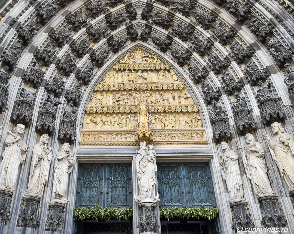 Das westliche Portal des Kölner Doms
