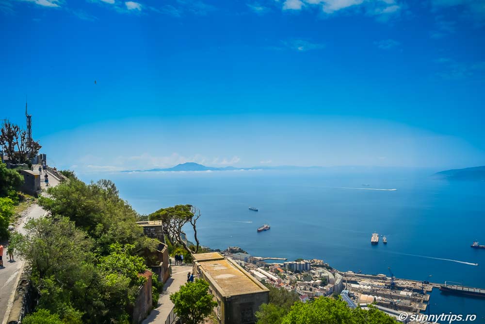 Stânca Gibraltarului: la orizont țărmul Africii