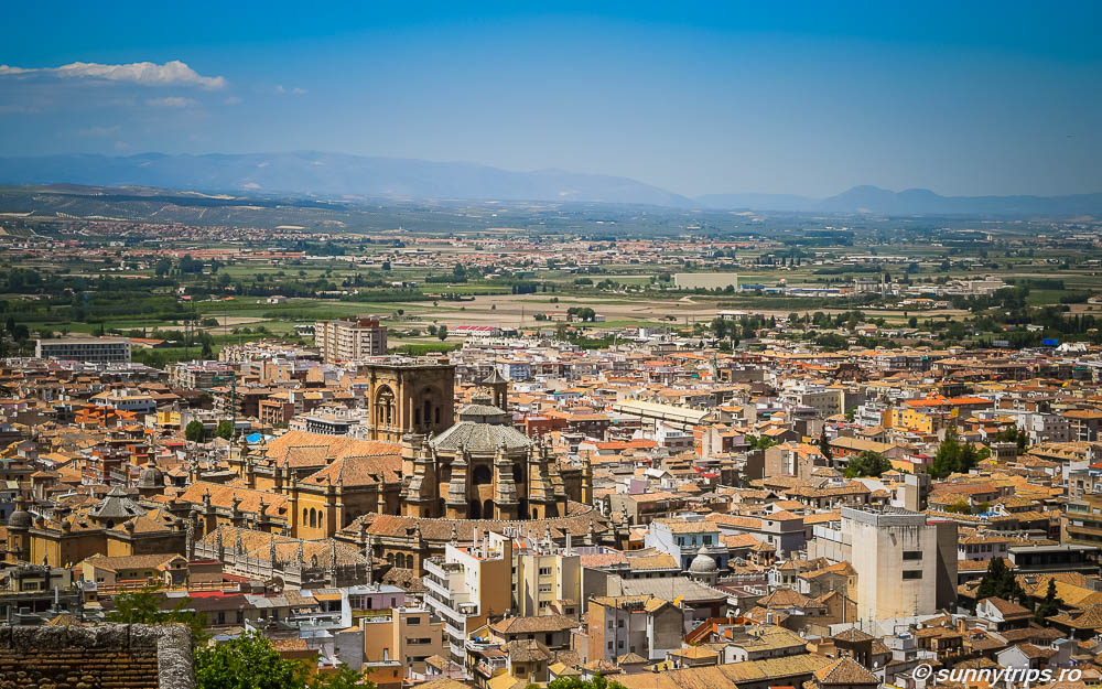 Catedrala din Granada este unul dintre cele mai importante obiective turistice din Granada.