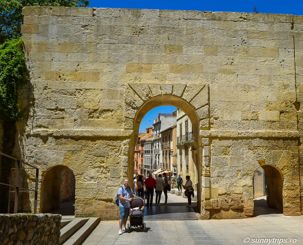 Obiective turistice din Granada: Puerta de las Grandas