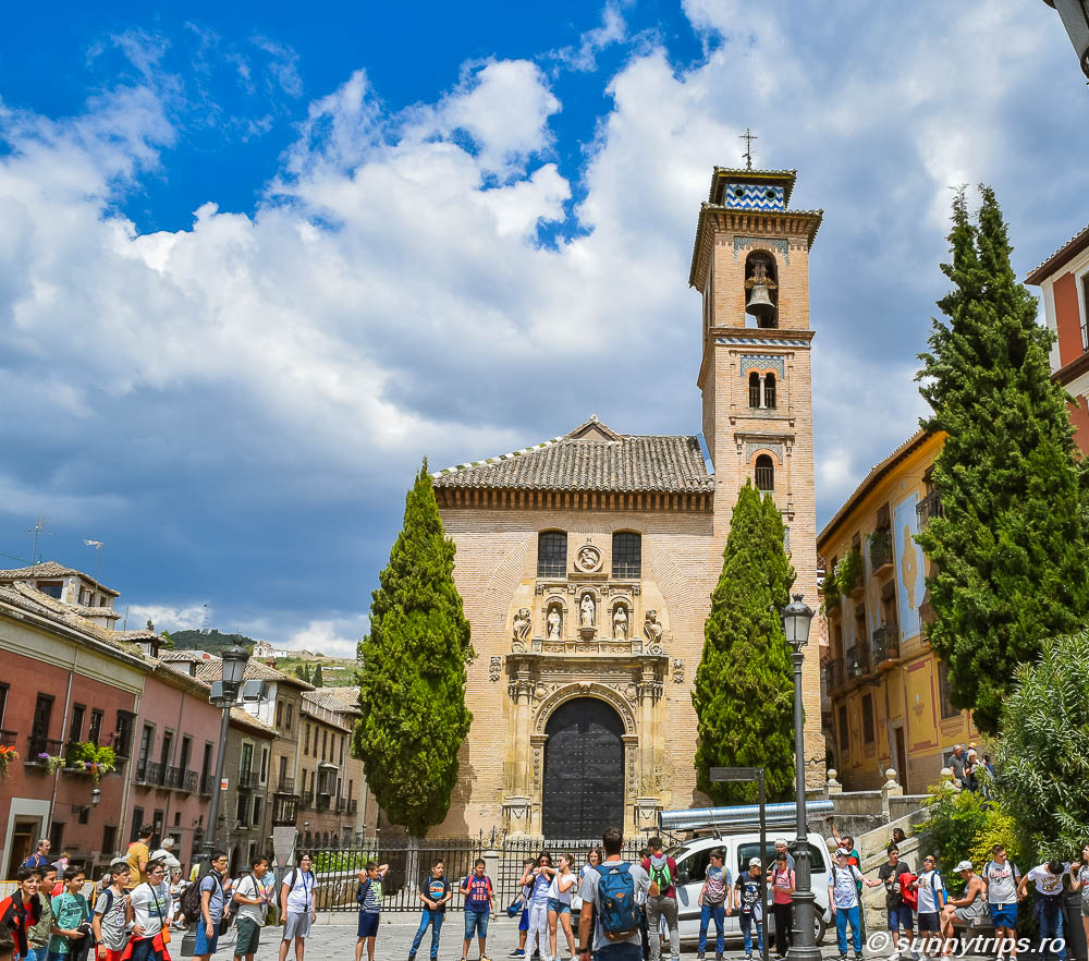 Iglesia de San Gil y Santa Ana este unul dintre cele mai vechi obiective turistice din Granada.