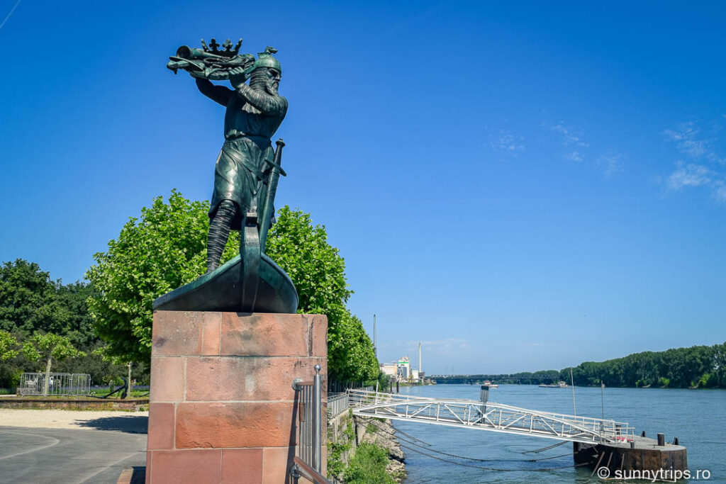 Worms - Orașul Nibelungilor: Monumentul lui Hagen