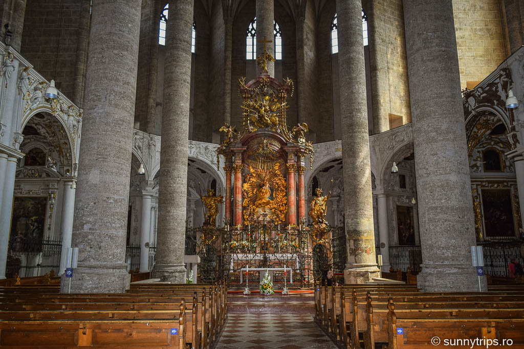 Traseu de 4 ore prin Salzburg: altar biserica franciscana