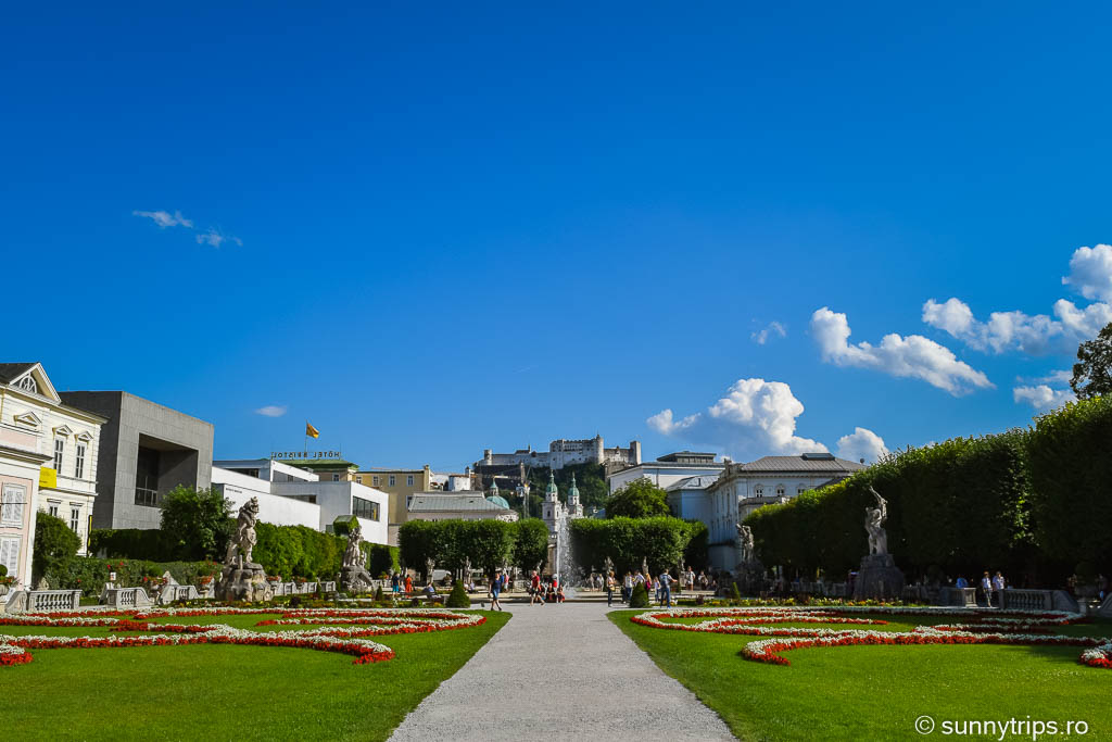 Traseu de 4 ore prin Salzburg: priveliste spre Hohensalzburg de la palatul Mirabell