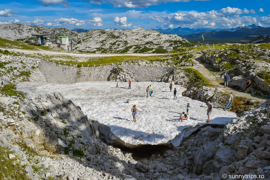 zapada in luna august