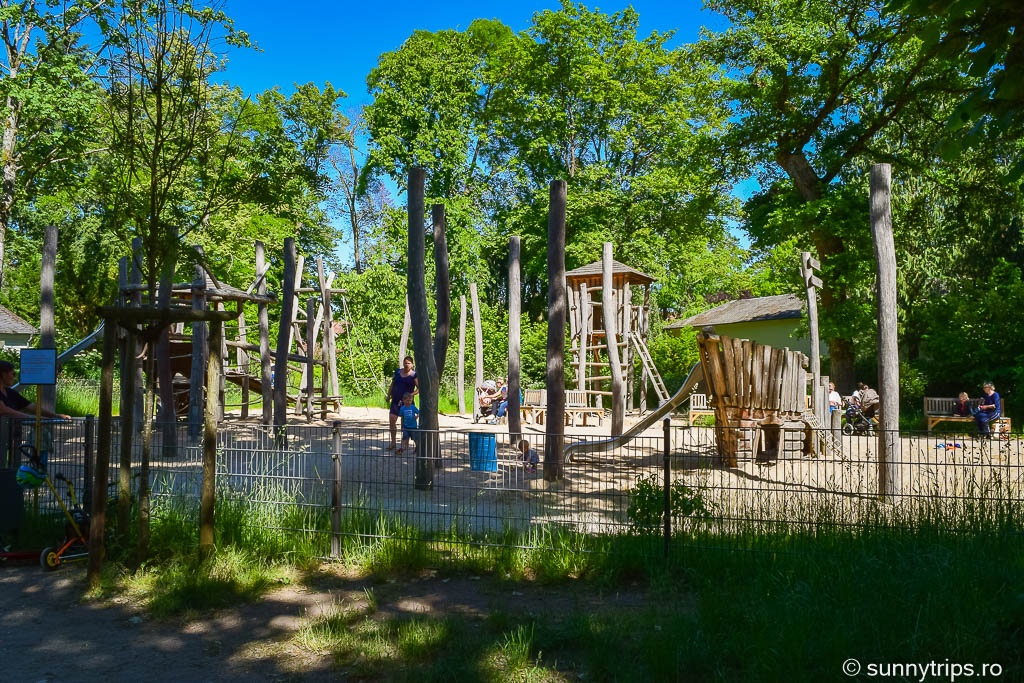 Obiective turistice Aschaffenburg: loc de joaca copii in parcul Schönbusch